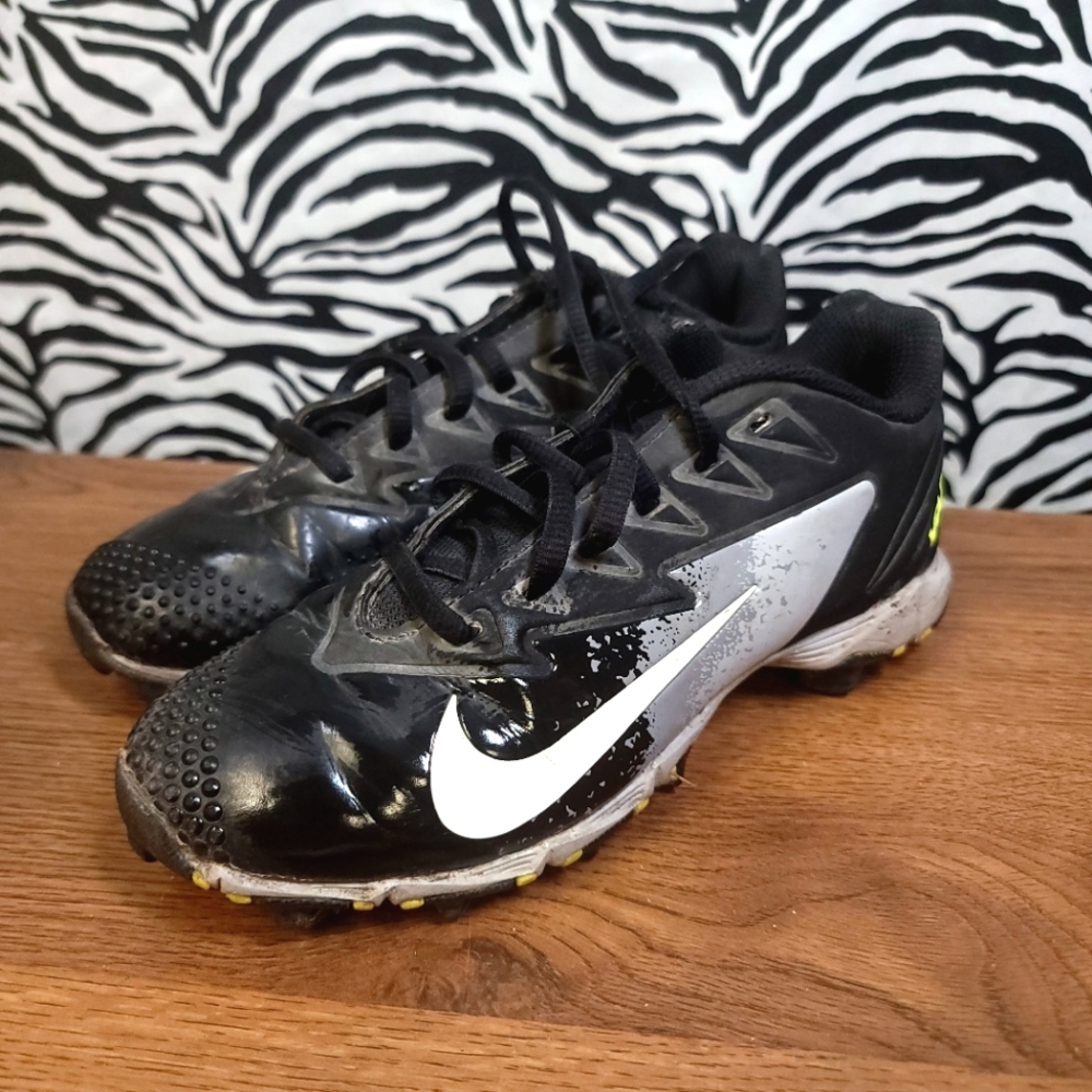 AUCN 0430 Youth Sz. 2Y Black Gray White Nike Vapor - PrevOwn0